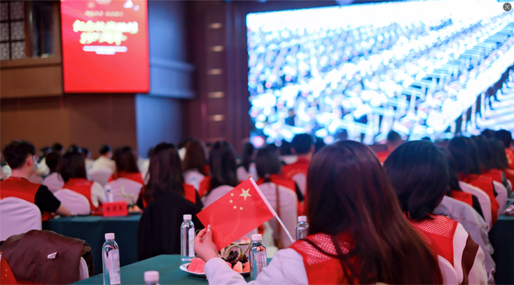 202593组织阅兵观看活动